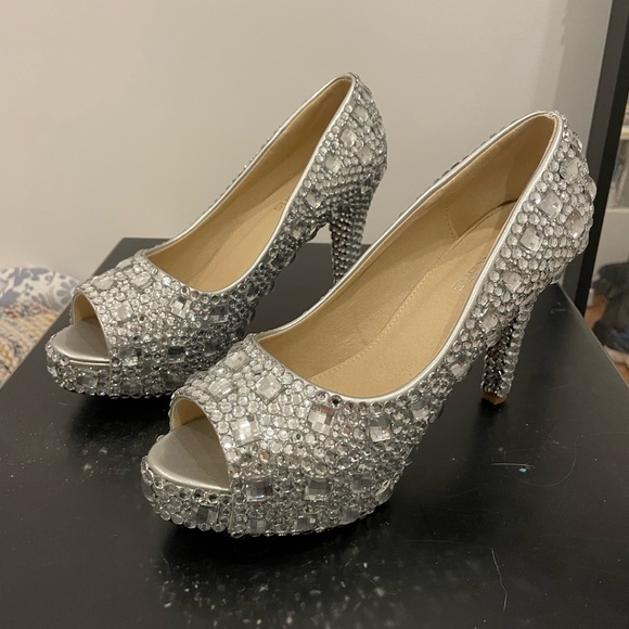 Stunning silver disco ball heels - Picture 1 of 4